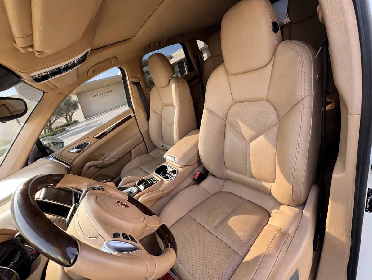2011 Porsche Cayenne White photo 2